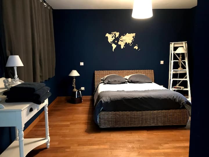 Hlavný apartmán na prízemí s veľkou vlastnou kúpeľňou