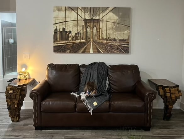 Top Airbnb: The Iron Loft - King Tempurpedic | Prime Location in Design District