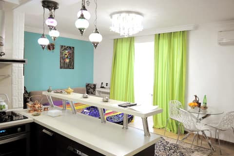 Embankment - Apartment in Bright Colors!