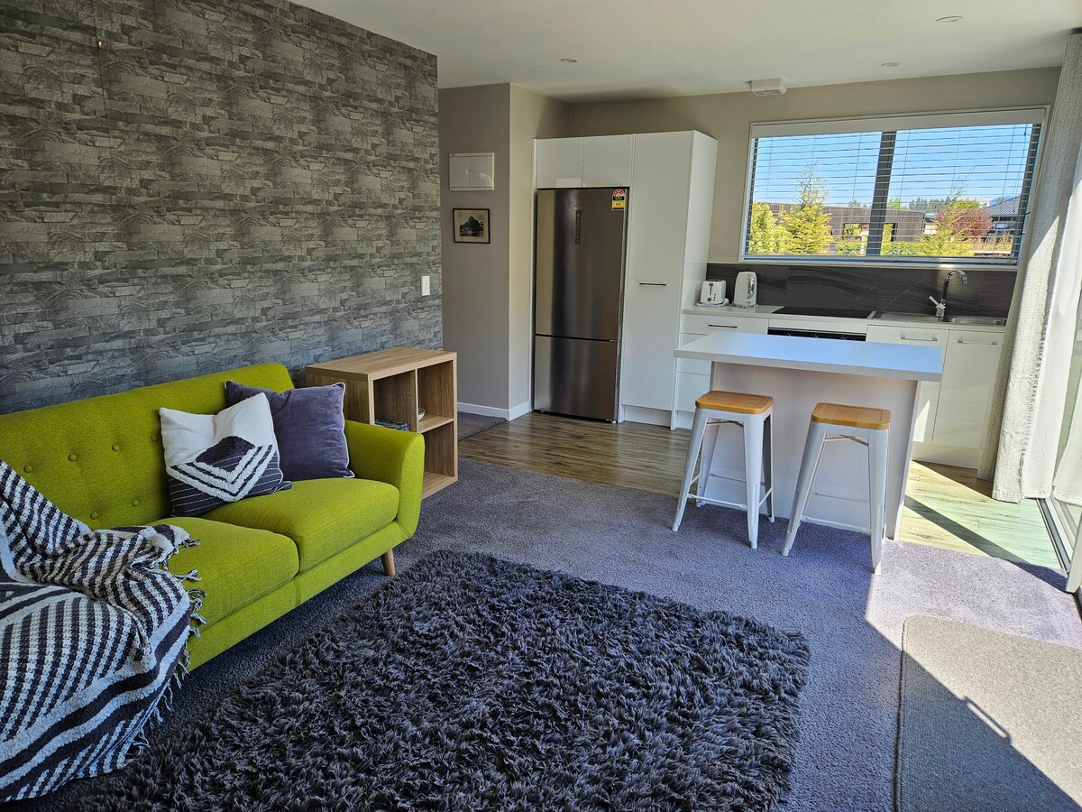 Popular Airbnb listing: Cottage in Lower Shotover in Lake Hayes Estate Shotover Country