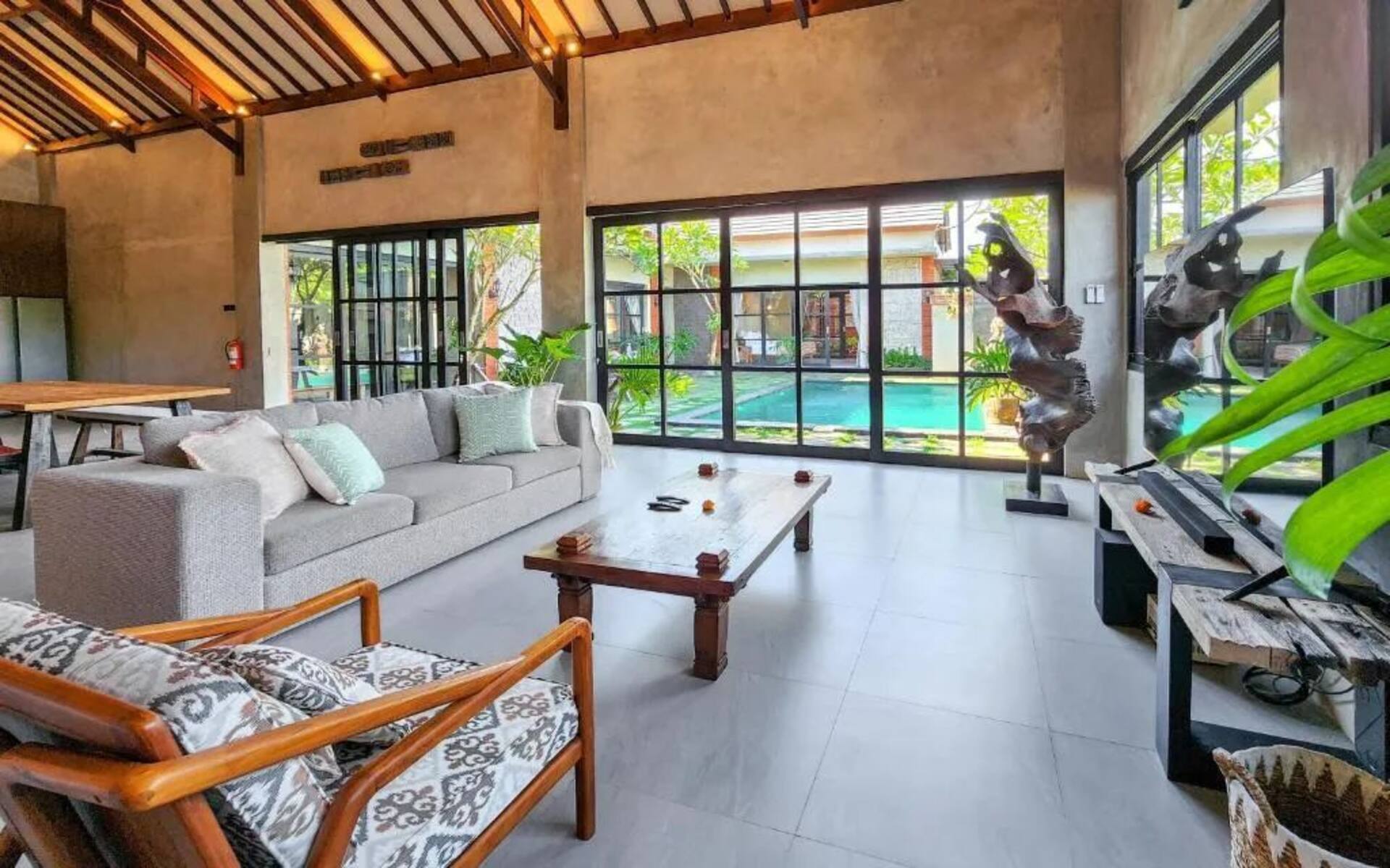 Cozy Industrial Loft 4 Bedroom Private Villa in Uluwatu 3