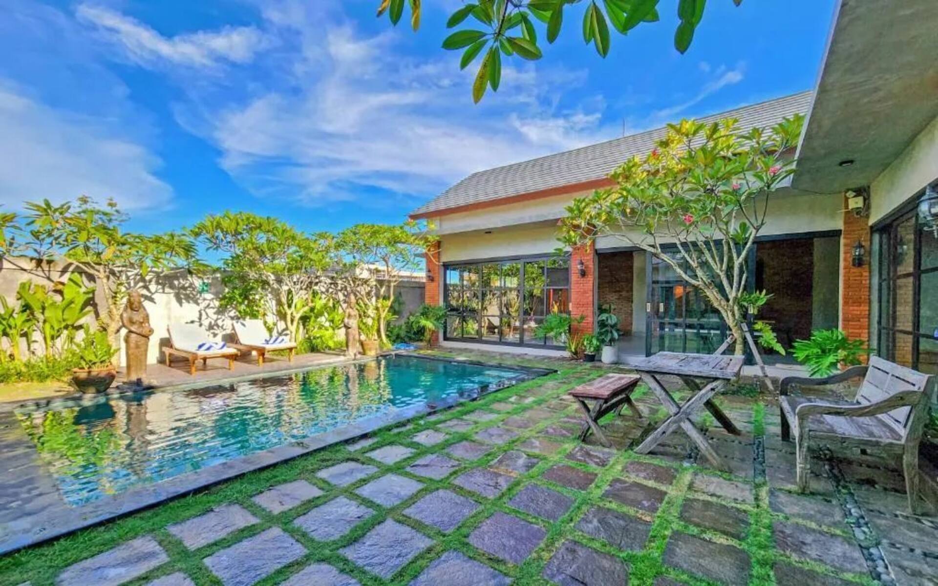 Cozy Industrial Loft 4 Bedroom Private Villa in Uluwatu 3