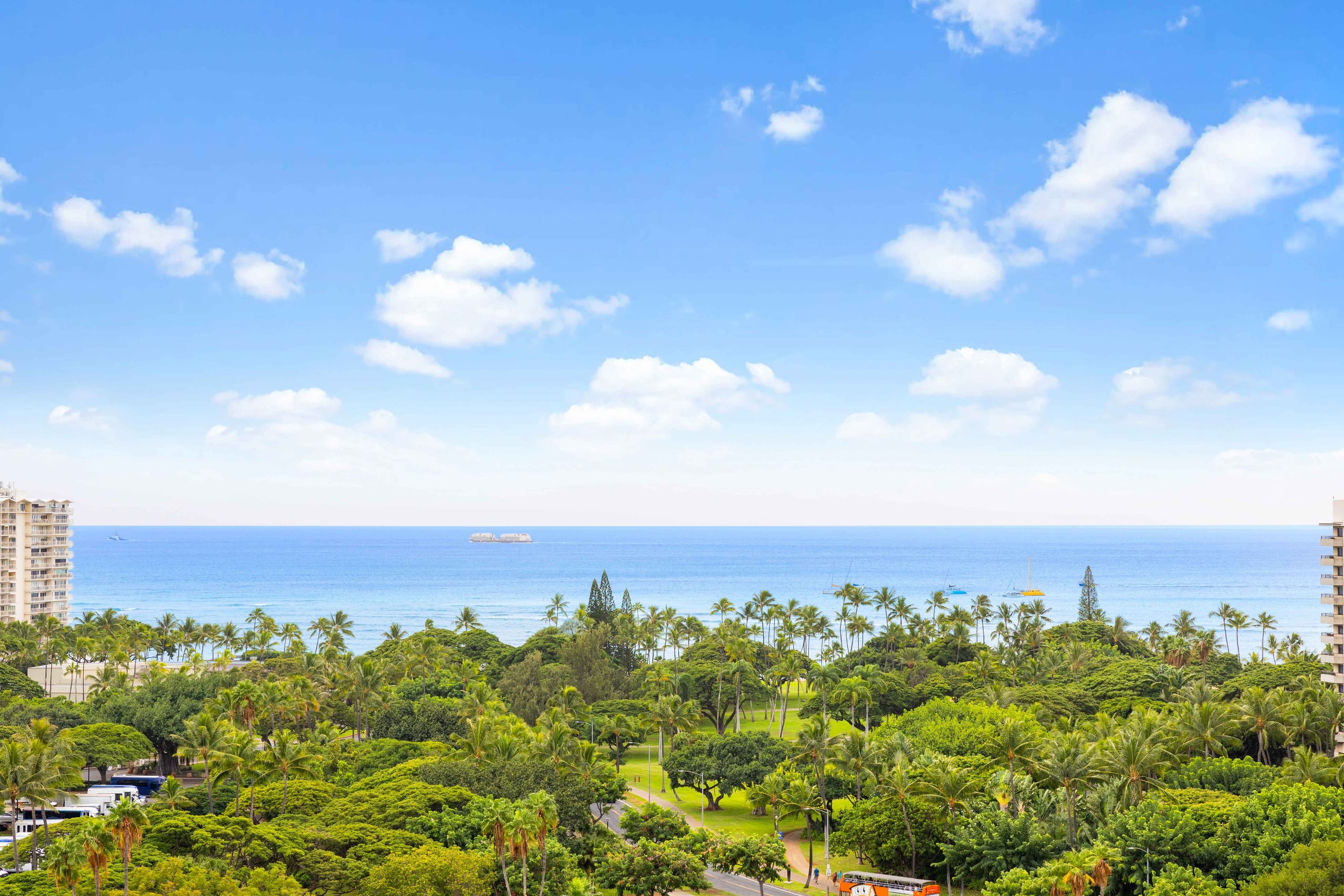 Walk to Beach! Cozy Waikiki Studio Pool + Balcony - Image 7