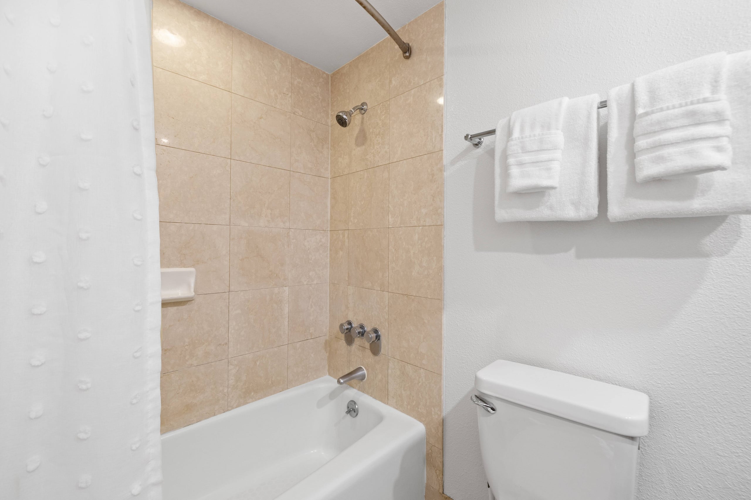 Walk to Beach! Cozy Waikiki Studio Pool + Balcony - Image 17