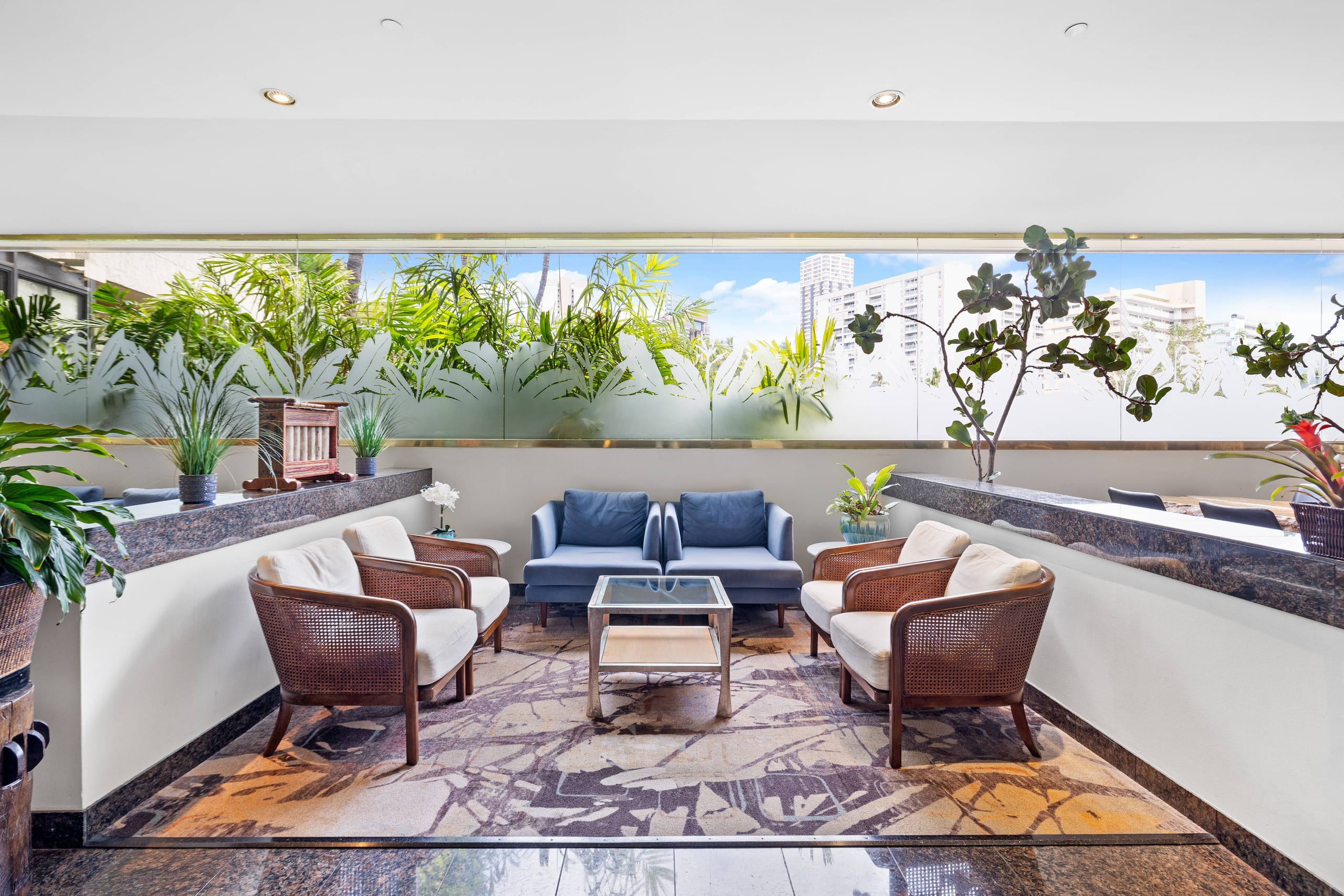 Walk to Beach! Cozy Waikiki Studio Pool + Balcony - Image 22