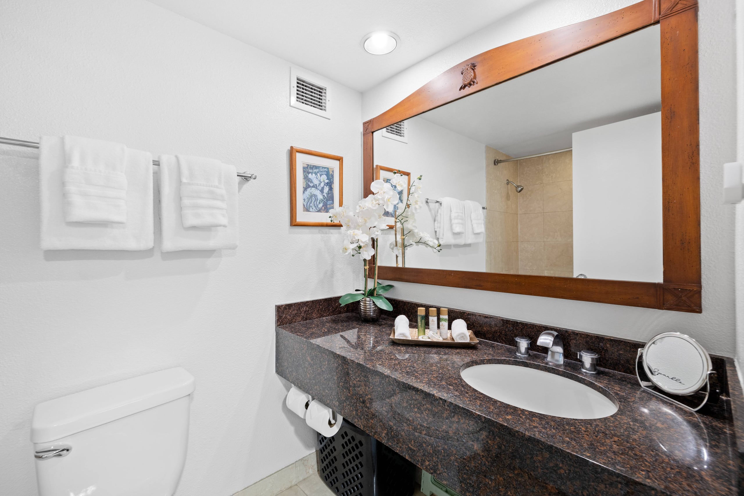 Walk to Beach! Cozy Waikiki Studio Pool + Balcony - Image 16