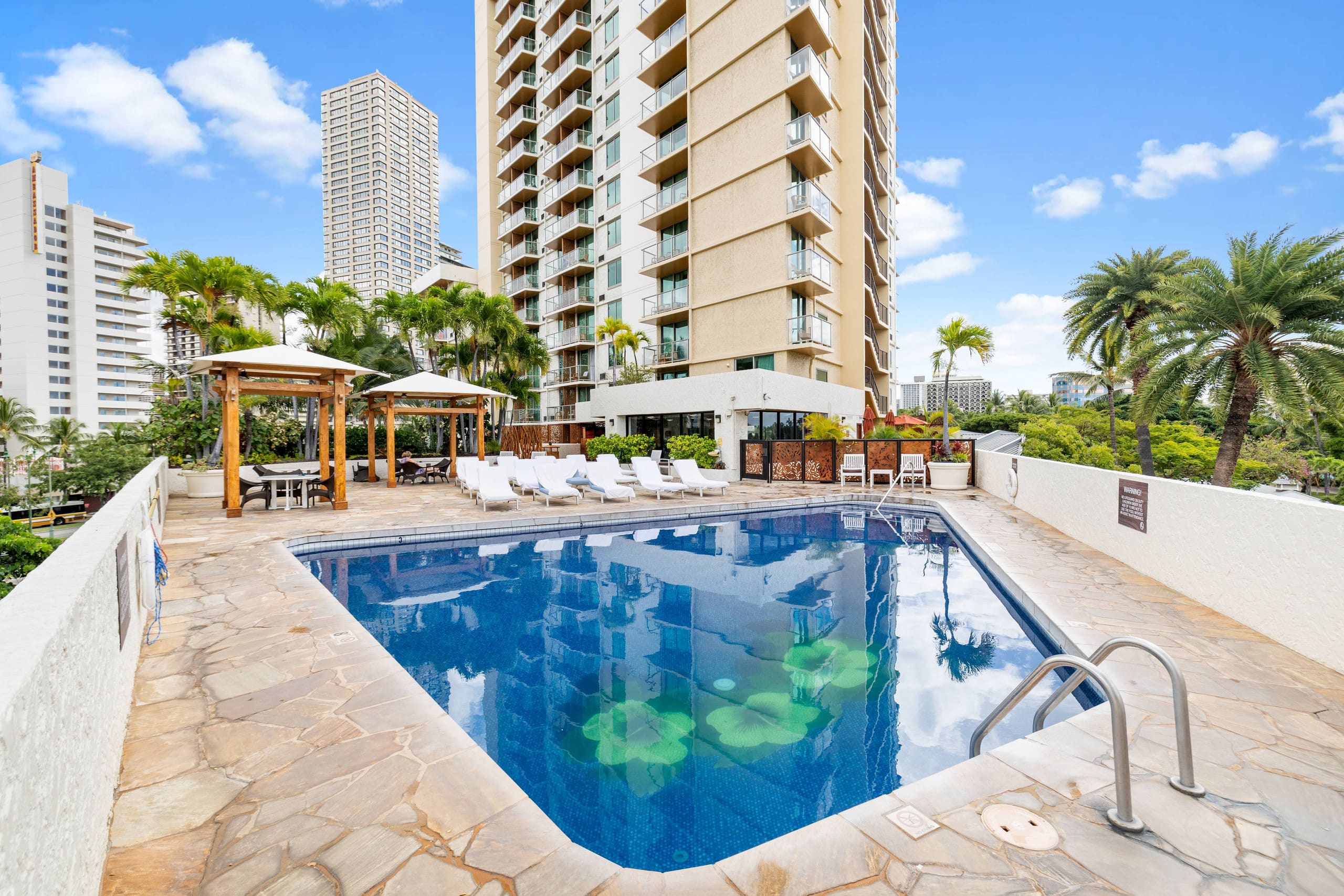 Walk to Beach! Cozy Waikiki Studio Pool + Balcony - Image 3