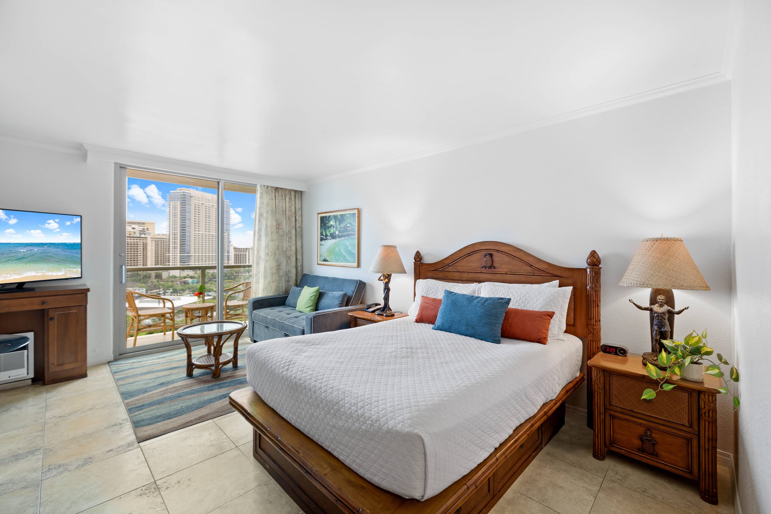 Walk to Beach! Cozy Waikiki Studio Pool + Balcony - Image 10
