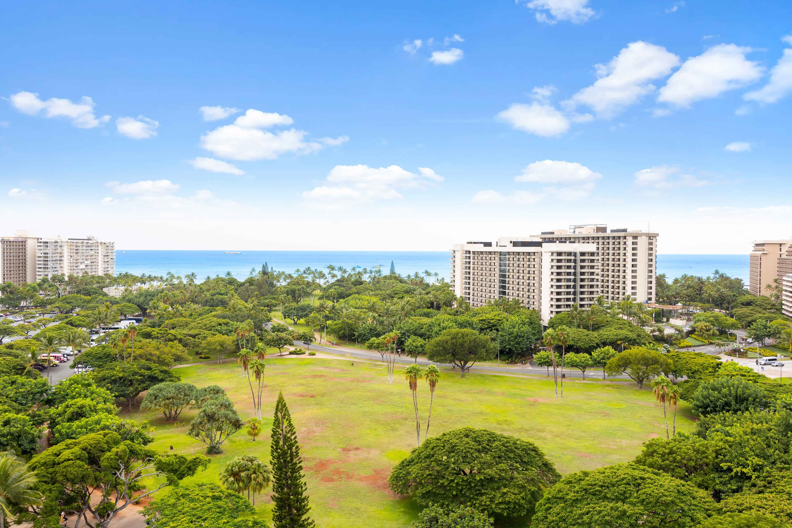 Walk to Beach! Cozy Waikiki Studio Pool + Balcony - Image 8