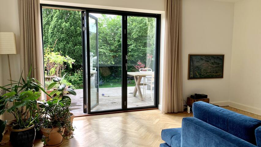 Spacious family home with lovely garden gallery image 5