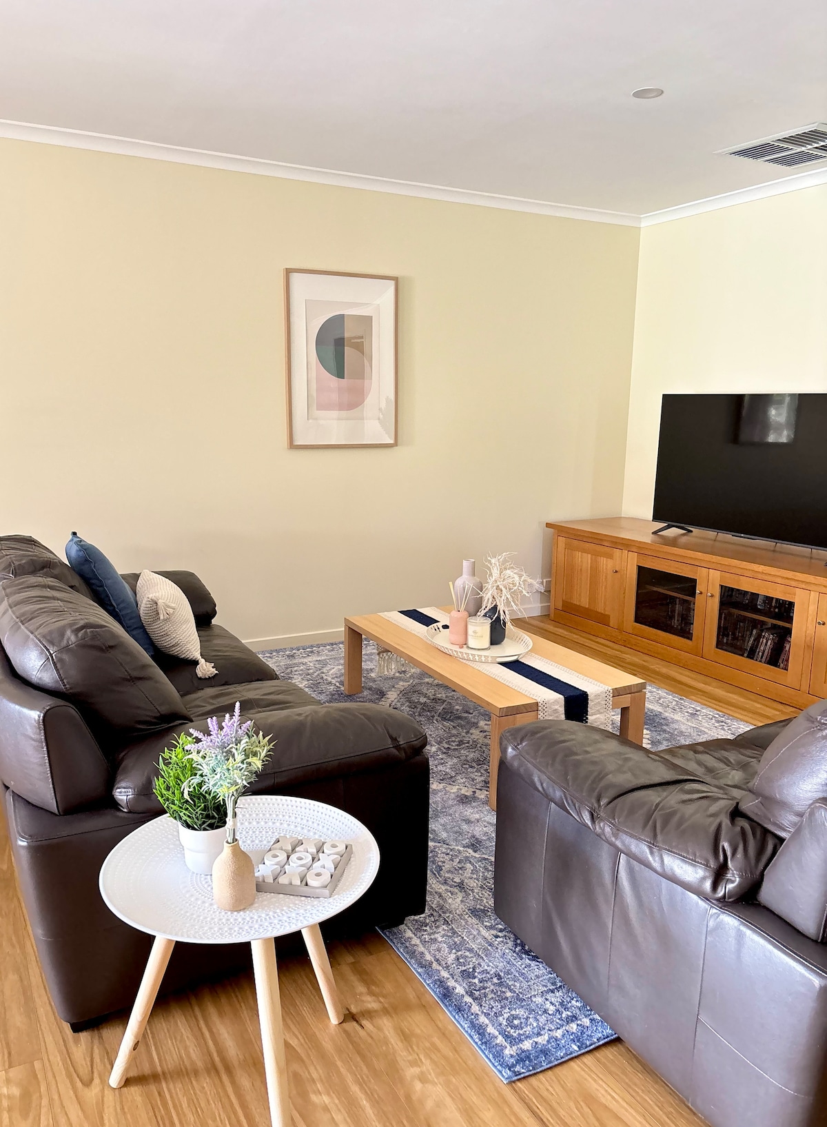 Airbnb performant: Waves & Whispers. Beach side home. à Normanville