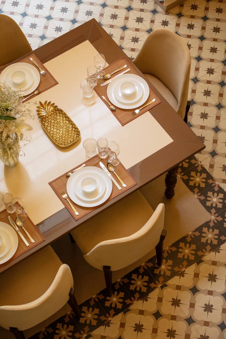 Dining area image 2