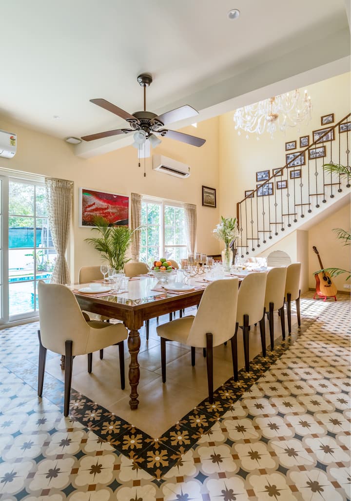 Dining area image 6