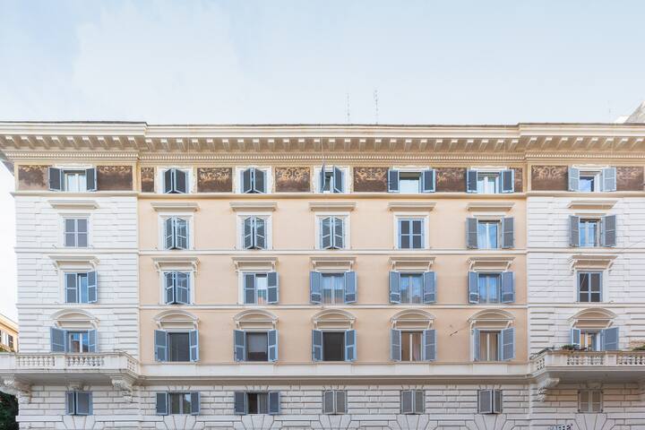 Colosseum Holidays – Three-Bedroom Apartment gallery image 2