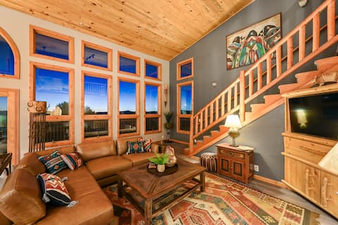 VIEWS! Luxury Mtn Cabin + Hot Tub + Chef’s Kitchen