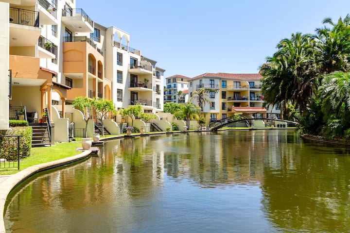 Canal Front Apartment Cape Town gallery image 2