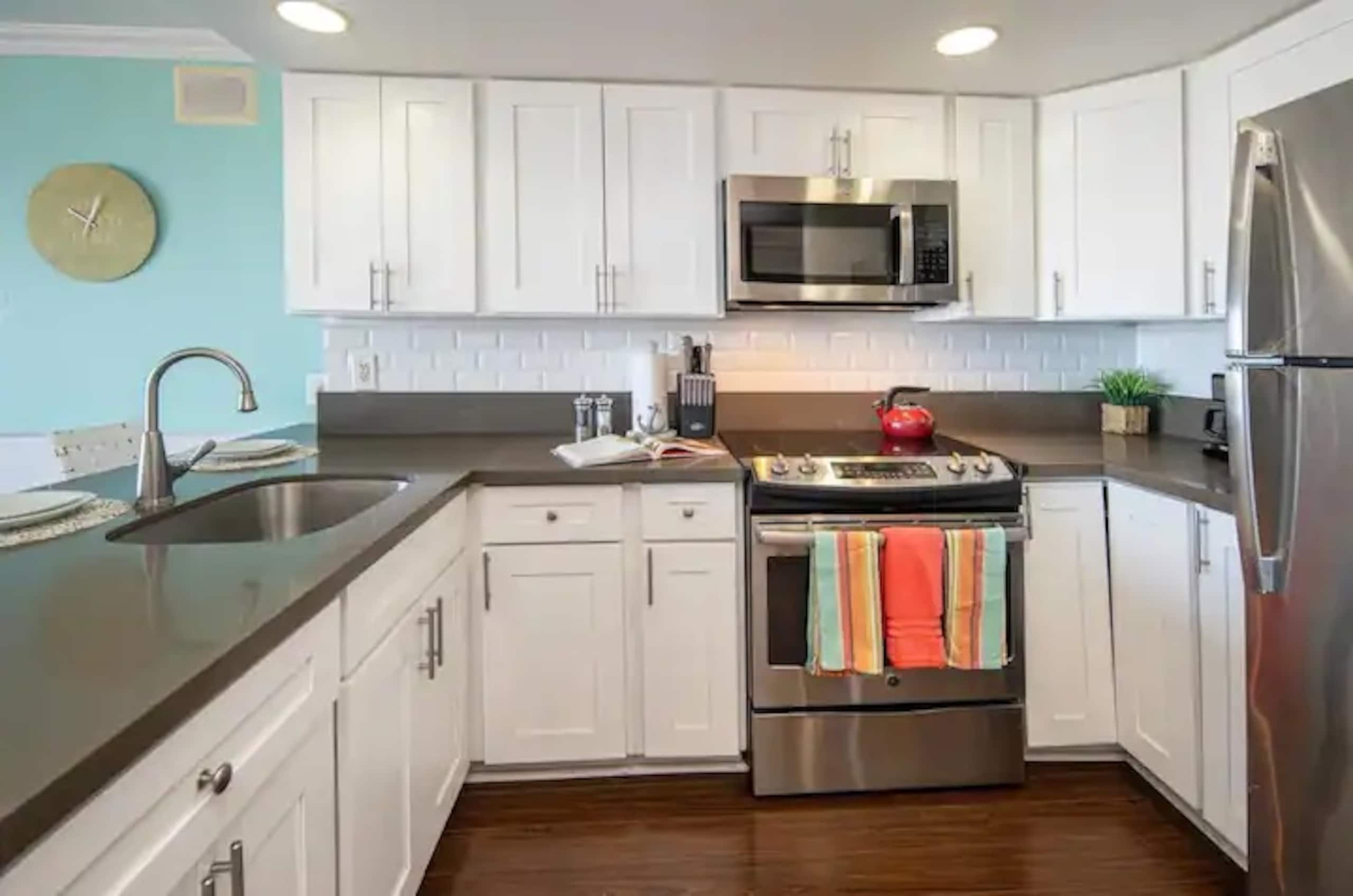 Condo in Honolulu · ★4.75 · 1 bedroom · 2 beds · 1 private bath - Image 5