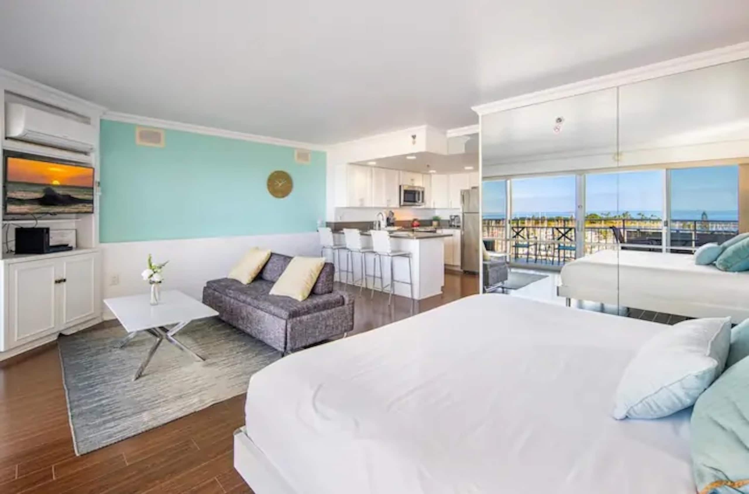 Condo in Honolulu · ★4.75 · 1 bedroom · 2 beds · 1 private bath - Image 7
