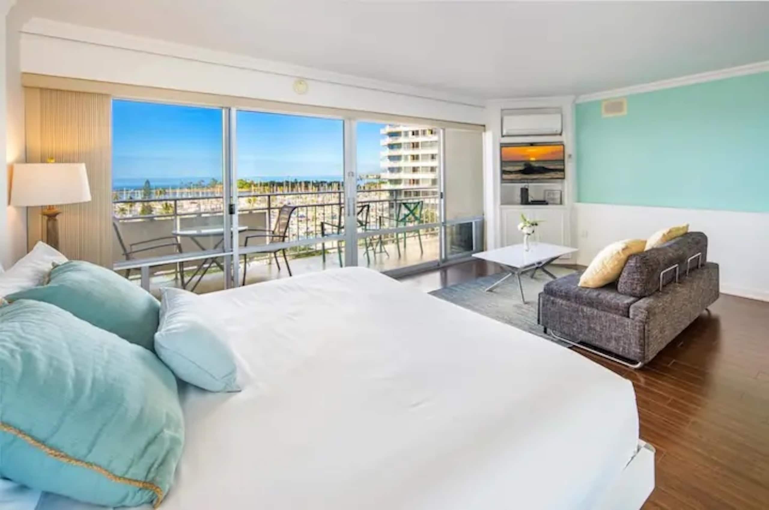 Condo in Honolulu · ★4.75 · 1 bedroom · 2 beds · 1 private bath - Image 8