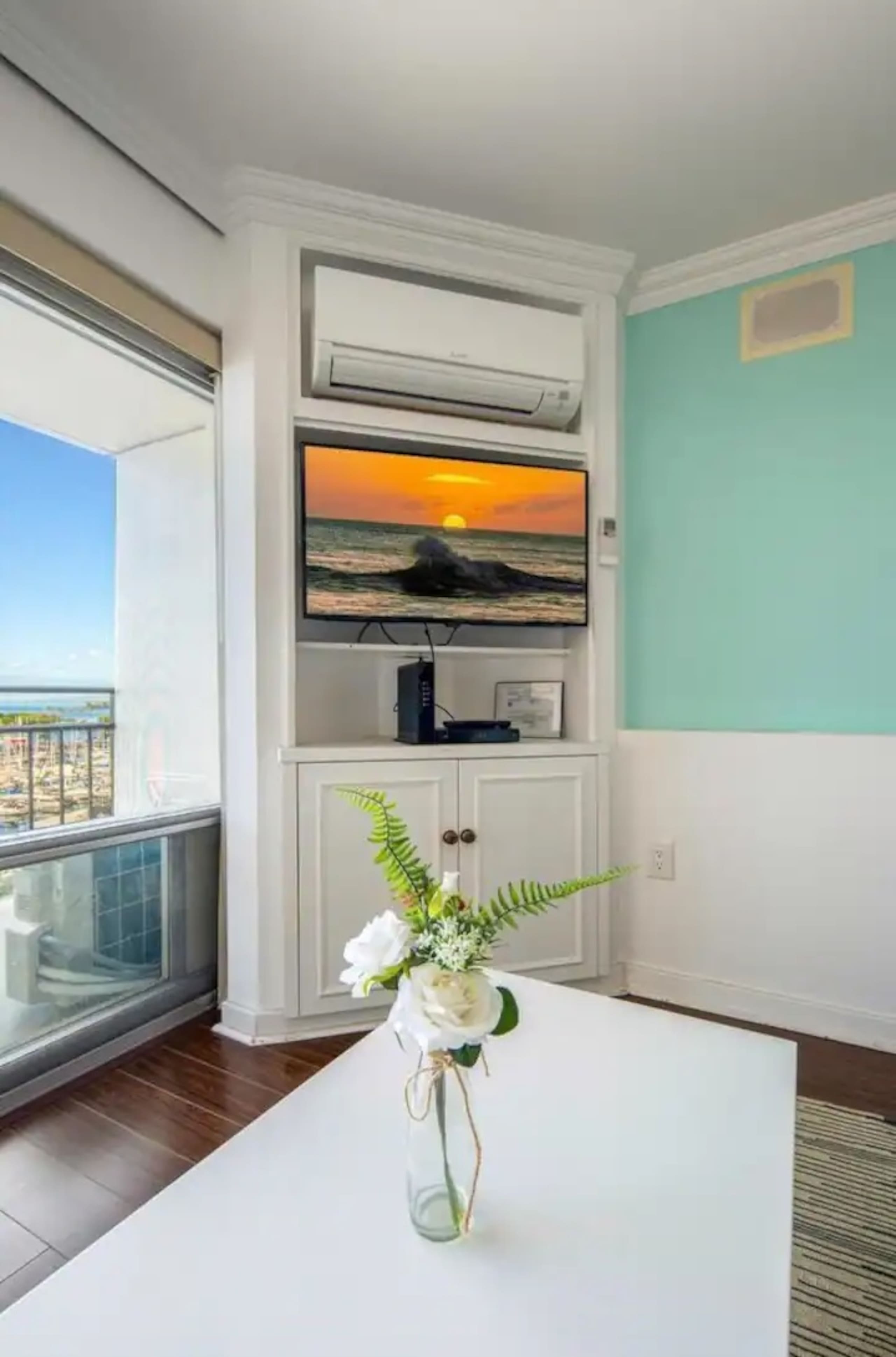 Condo in Honolulu · ★4.75 · 1 bedroom · 2 beds · 1 private bath - Image 2