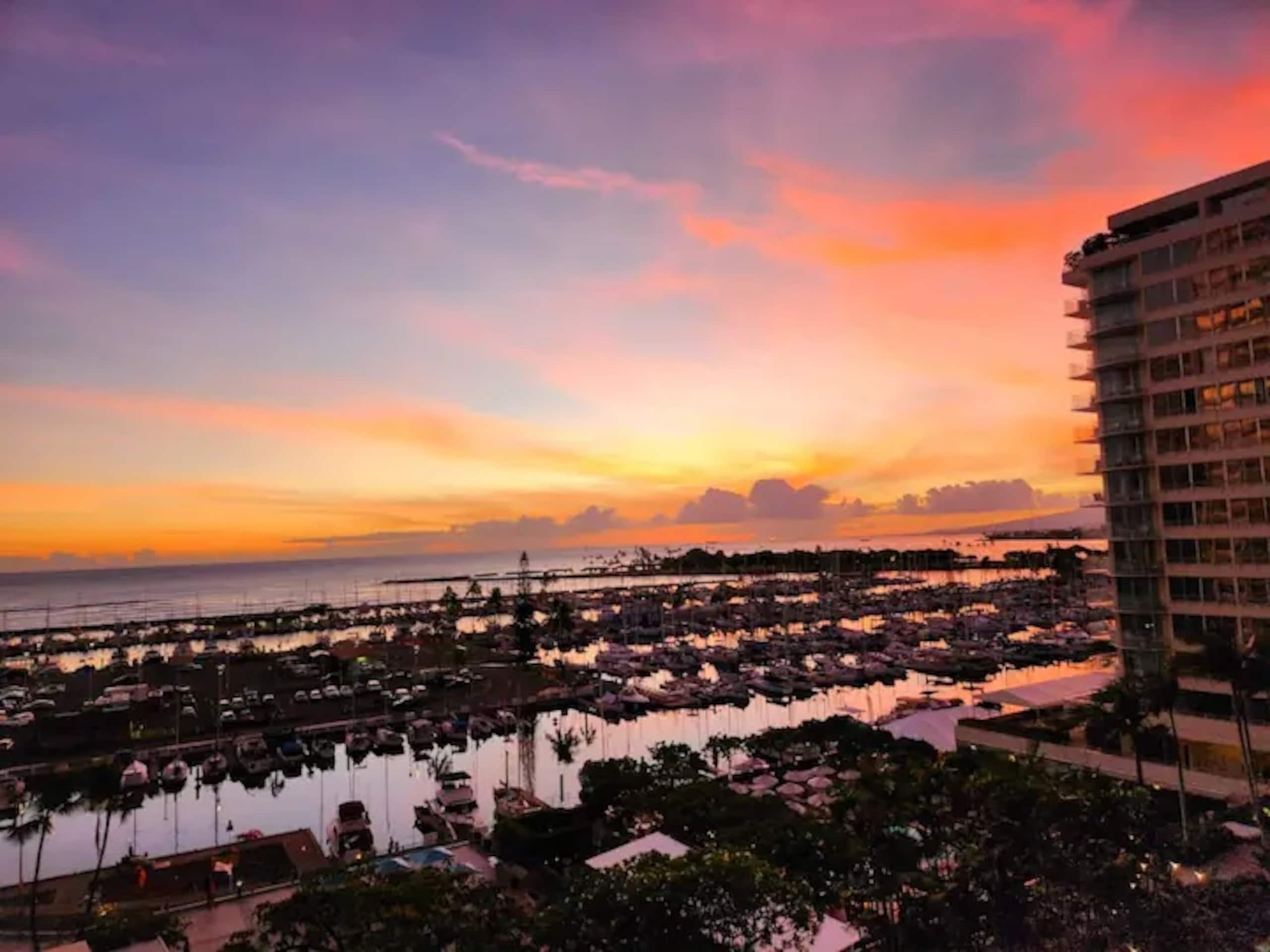 Condo in Honolulu · ★4.75 · 1 bedroom · 2 beds · 1 private bath - Image 17