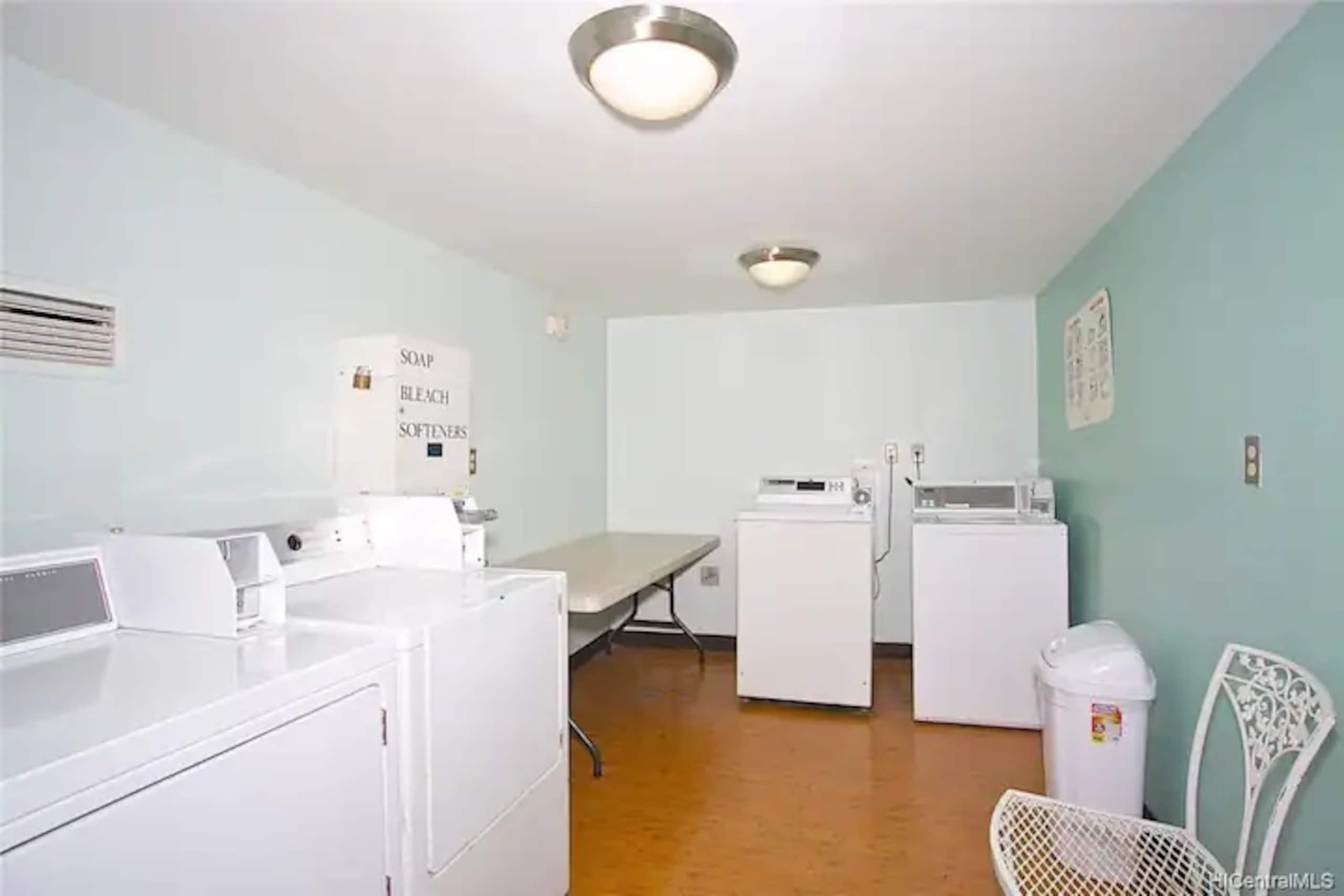 Condo in Honolulu · ★4.75 · 1 bedroom · 2 beds · 1 private bath - Image 12