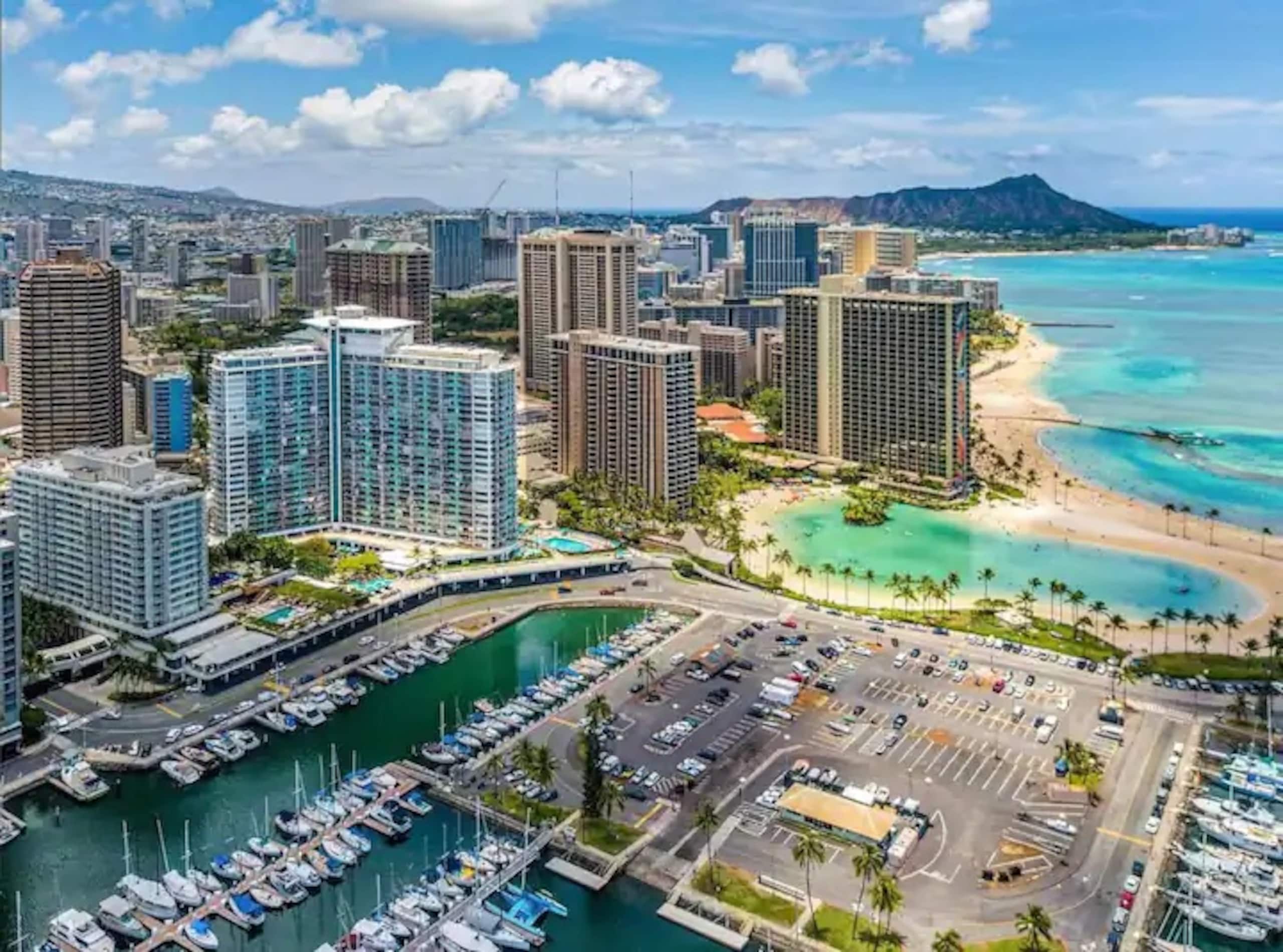Condo in Honolulu · ★4.75 · 1 bedroom · 2 beds · 1 private bath - Image 28