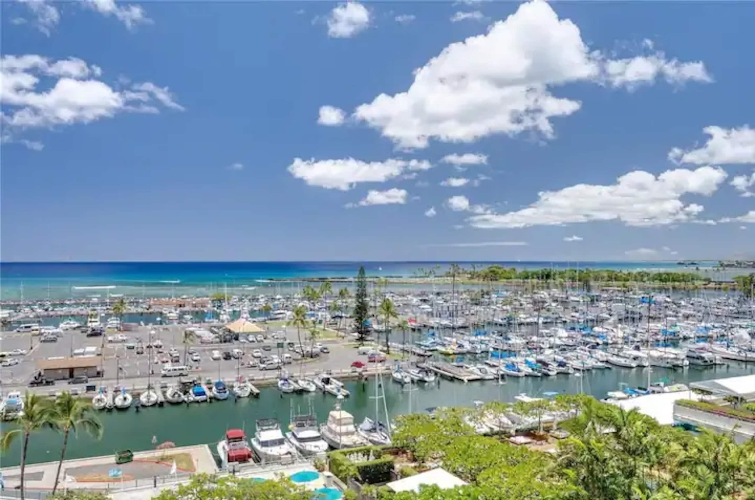 Condo in Honolulu · ★4.75 · 1 bedroom · 2 beds · 1 private bath - Image 16