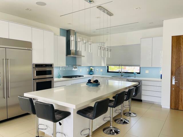 New Listing Modern Dream House gallery image 5