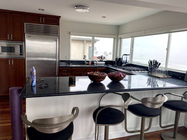 Gorgeous Beachfront House with Stunning Views gallery image 5