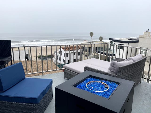 Gorgeous Beachfront House with Stunning Views gallery image 3