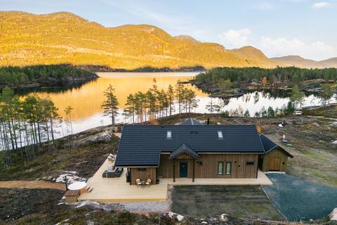 Villa Lakehouse Cedar met sauna, boot & jacuzzi