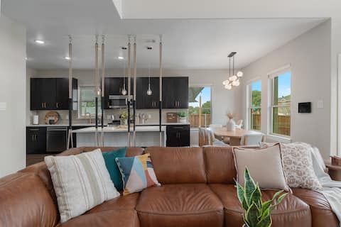 Top Airbnb: 3-Story Life-Sized Playhouse w Pool/HotTub/FirePit in Little Elm