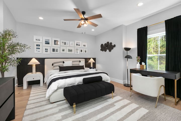 This bedroom offers both comfort and functionality, with a dedicated workspace and a peaceful atmosphere. Ideal for remote work or catching up on emails during your stay.