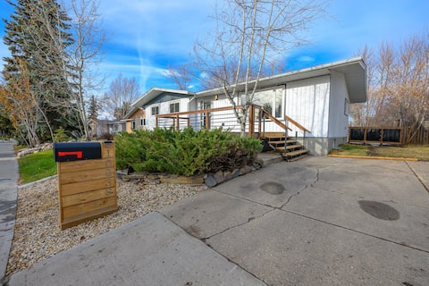 Modern Charm | Free WIFI | Smart TVs | Long Stays!