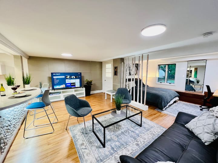 The Design Studio Suite | 2 Beds | Spacious | Luxe - Norwalk, CT