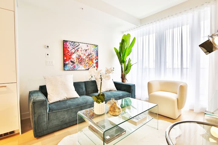 35th floor, Pool, Gym, Sauna, skyline view