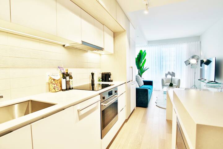 35th floor, Pool, Gym, Sauna, skyline view gallery image 5