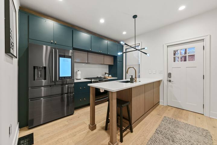 Modern Manor in Historic German Village gallery image 3