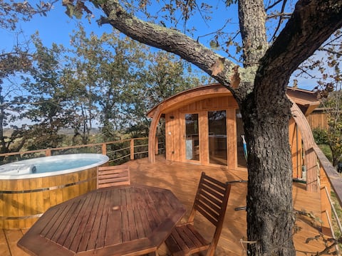 4-season cabin with Jacuzzi