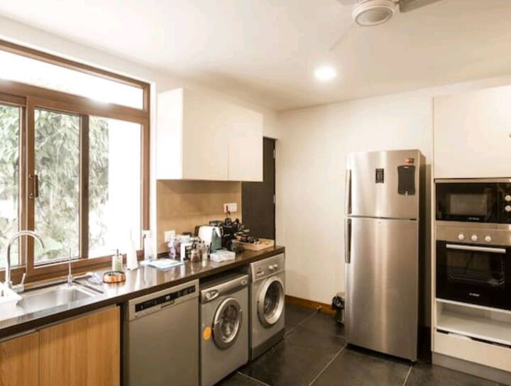 Full kitchen image 1