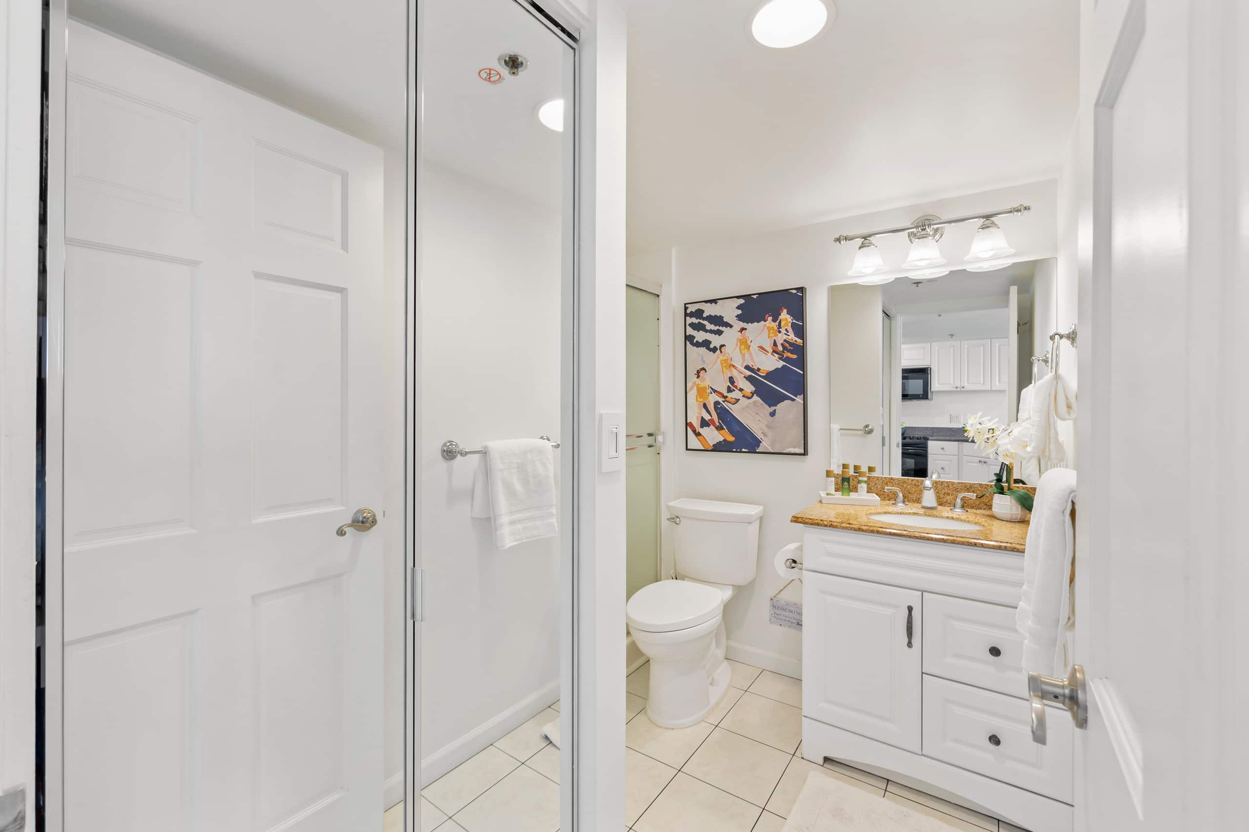 Oceanfront Waikiki+Balcony Views +no fees - Image 11