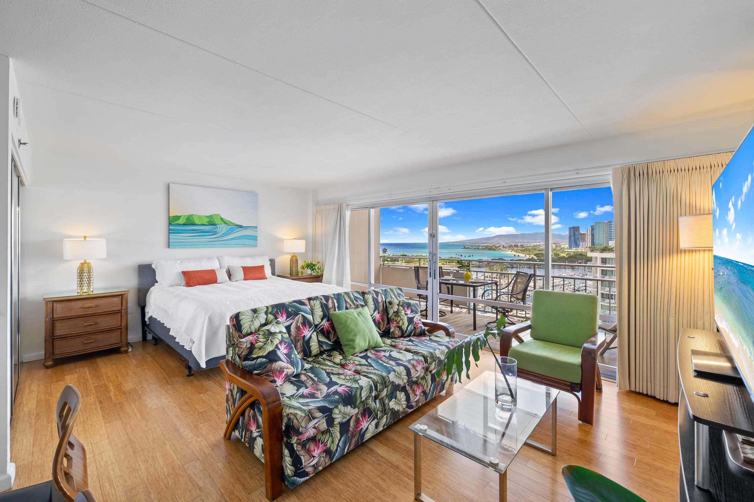 Oceanfront Waikiki+Balcony Views +no fees - Image 1