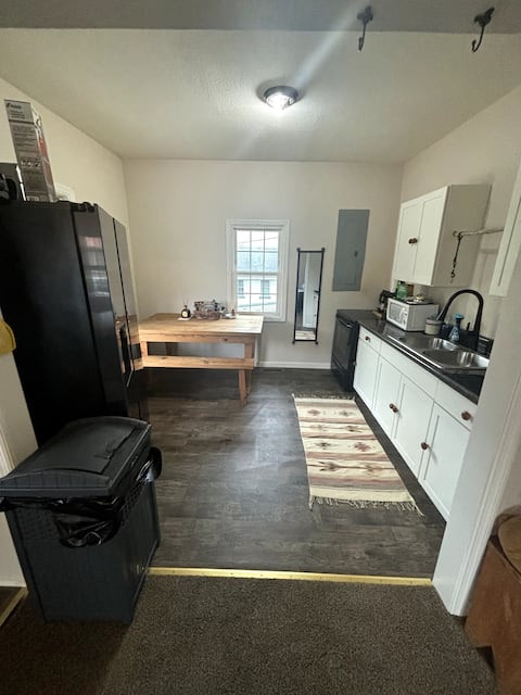 Min. to Laurel Cove,  LMU & Union, & Bell Theater