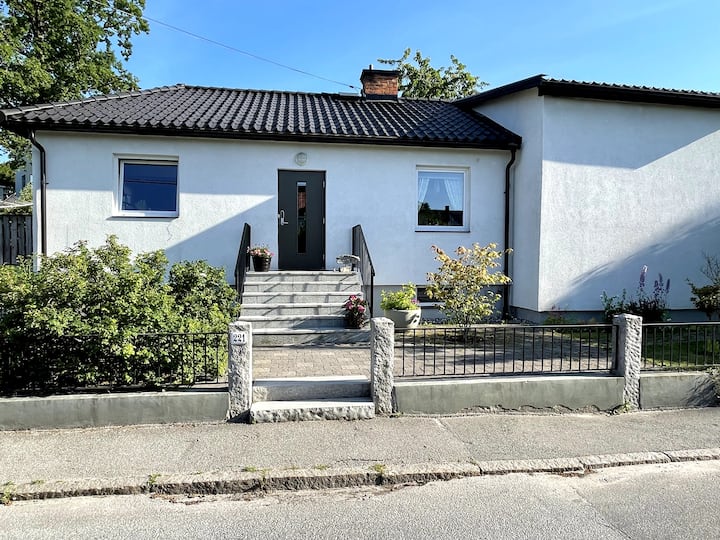 Rymlig Villa Nära T-bana Och Natur - ストックホルム