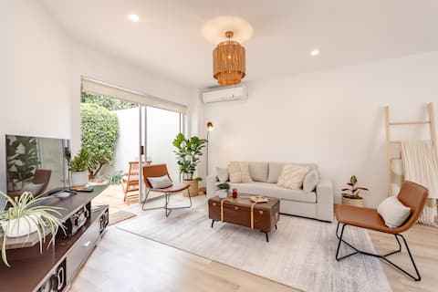 Dower Cottage: Charming 2-Bed near OR Tambo & Golf