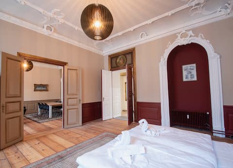 AHOI HOMES - Royal Living | Downtown | Parking