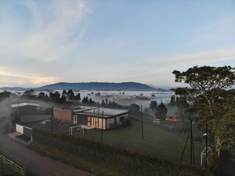 Casa en la neblina con chimenea! Deluxe Campestre