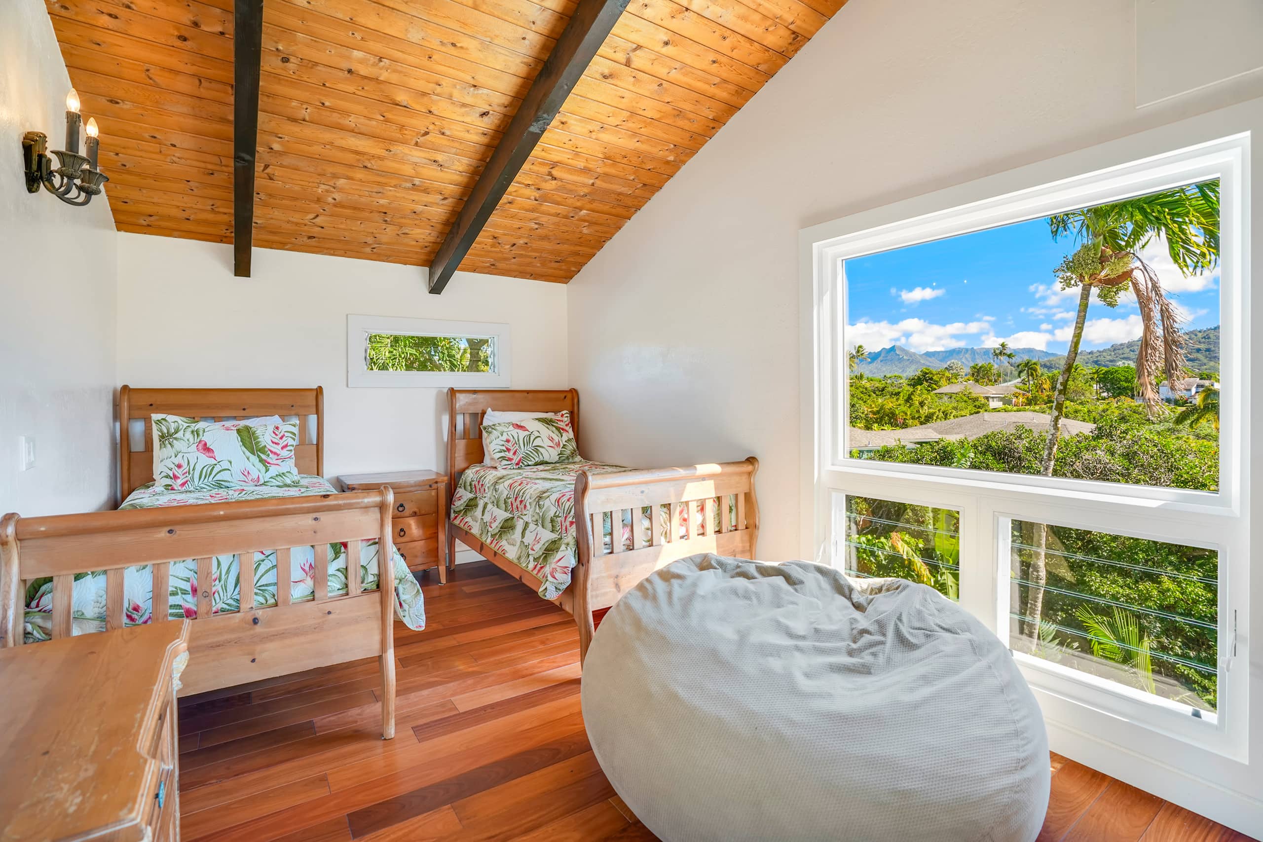 Home in Princeville · ★5.0 · 3 bedrooms · 5 beds · 3.5 baths - Image 21