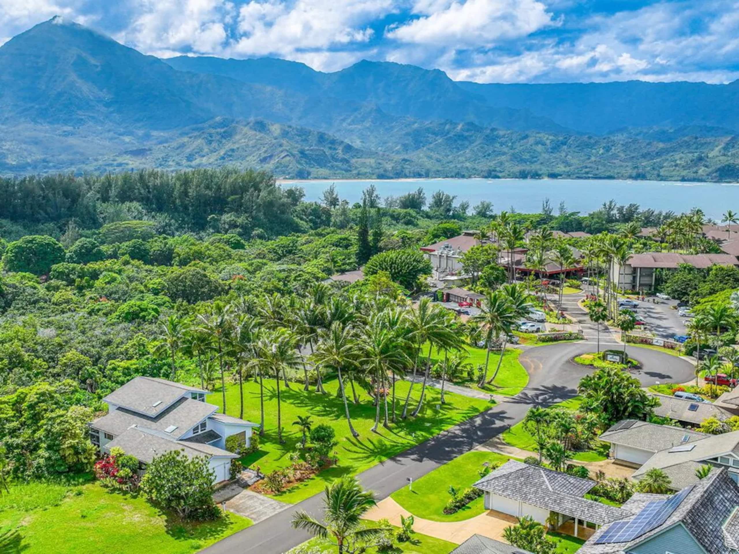 Home in Princeville · ★5.0 · 3 bedrooms · 5 beds · 3.5 baths - Image 42